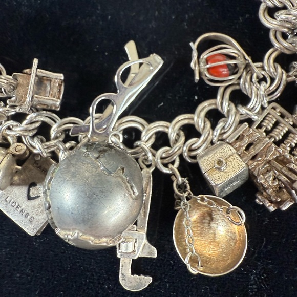 Vintage Moveable LOADED Sterling 925 Silver Articulated Charm Bracelet 89.3 G - Picture 5 of 16